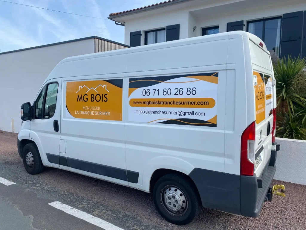 Camion MG Bois, menuisier à La Tranche-sur-Mer